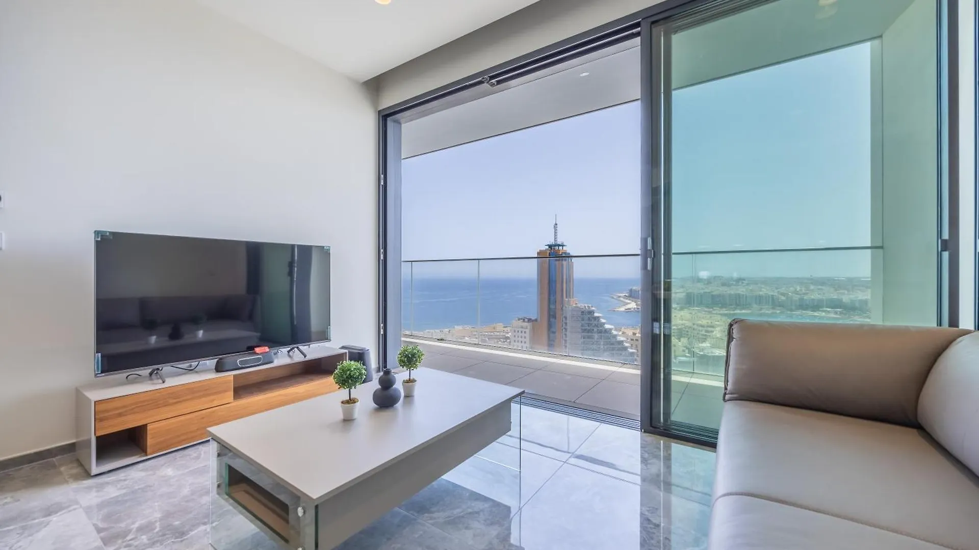 Vista Suites In Apartment In Mercury Towers St. Julian's